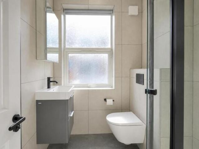 Flat for rent in Cat Hill, England