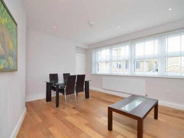 Flat for rent in Acton, Greater London