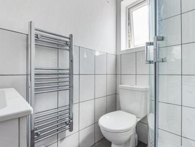 Flat for rent in Acton, Greater London