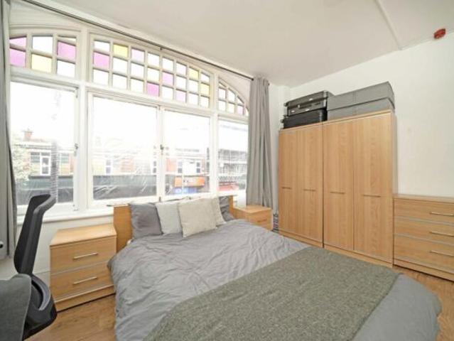 Flat for rent in Acton, Greater London