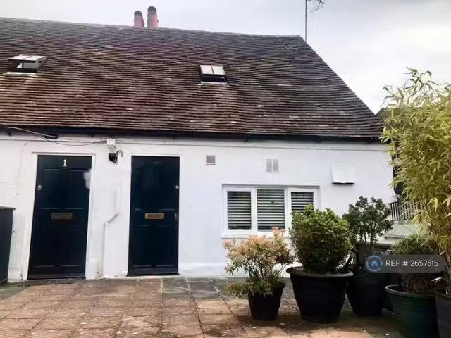 House for rent in Pachesham Park, Surrey