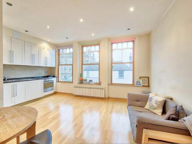 Flat for rent in Teddington, Greater London