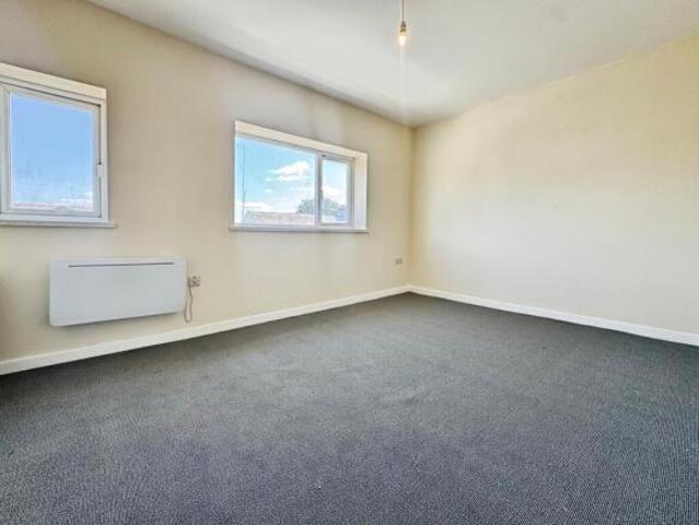 Flat for rent in Moses Gate, Lee Bank