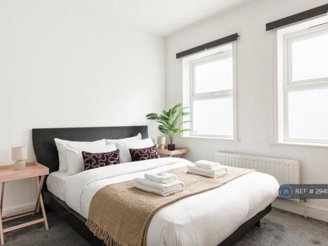 Flat for rent in Cat Hill