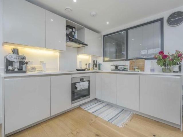 Flat for rent in Chiswick, Greater London