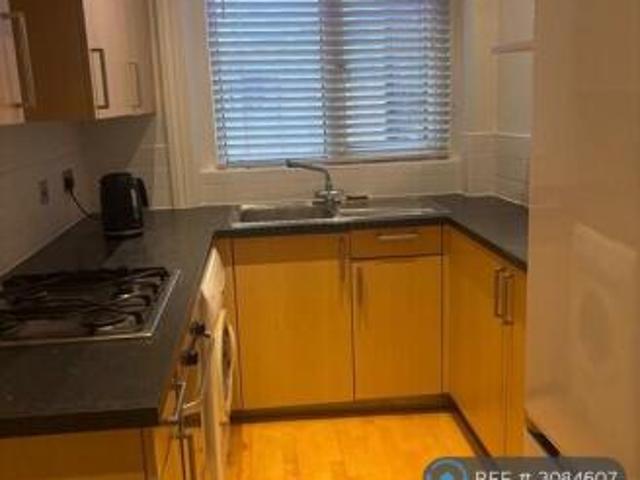 Flat for rent in Cat Hill, England