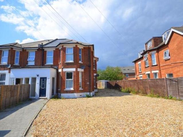 Flat for rent in Holdenhurst, Bournemouth