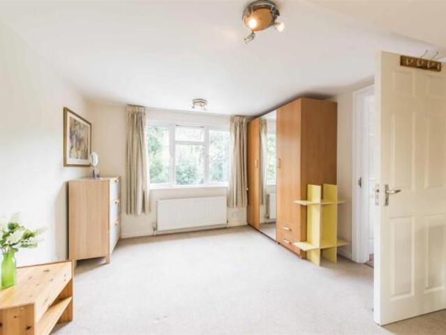 Flat for rent in Cat Hill