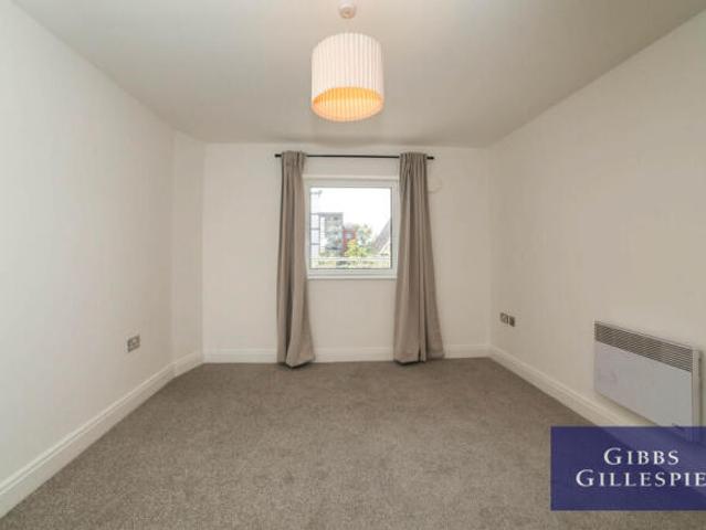 Flat for rent in Brentford End, Greater London