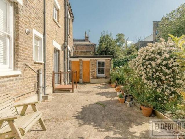 Flat for rent in Highgate, Greater London