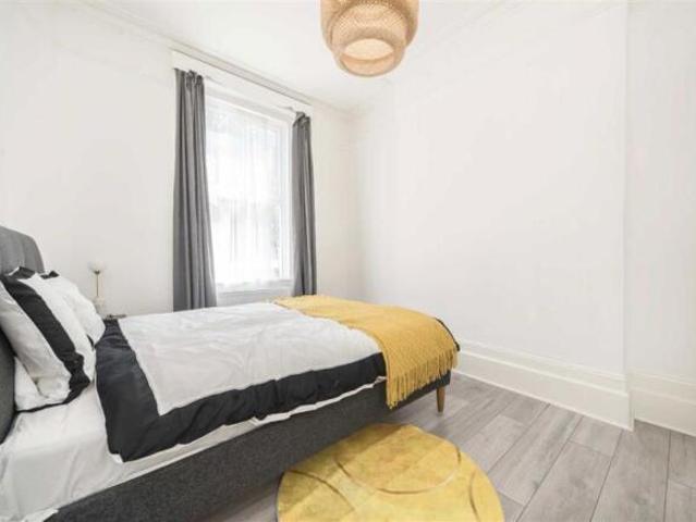 Flat for rent in Acton, Greater London