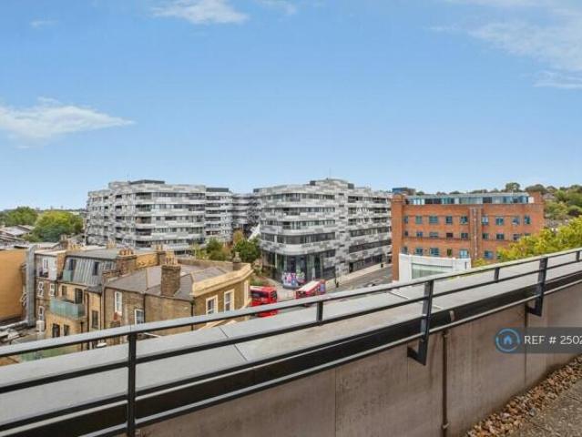Flat for rent in Cat Hill