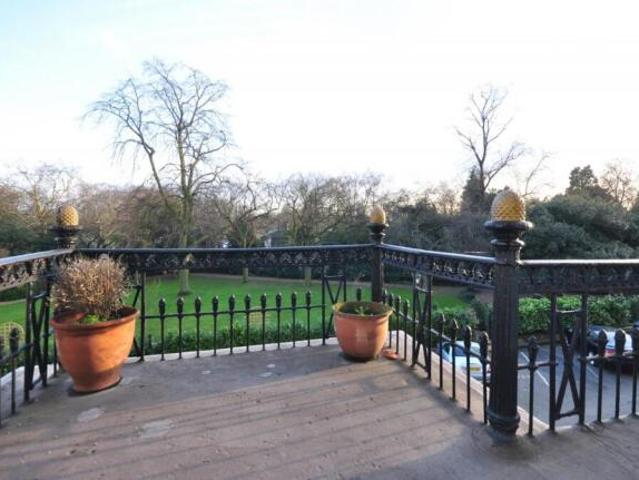 Flat for rent in Cat Hill, England