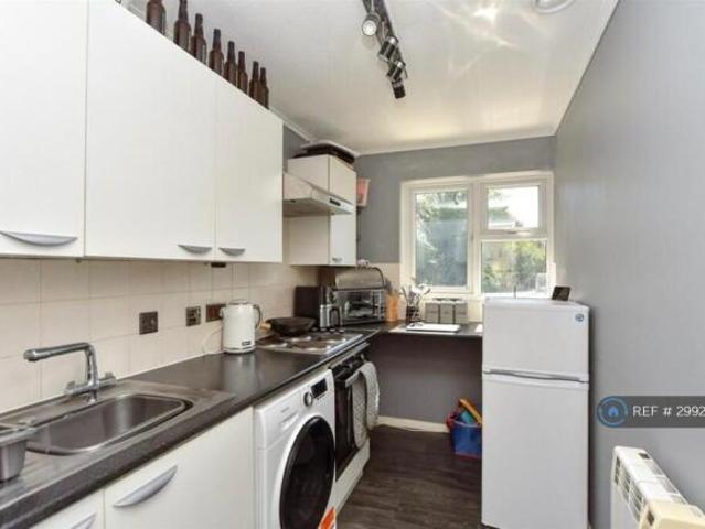 Flat for rent in Grove Park, Oad Street