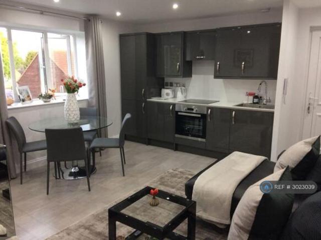 Flat for rent in Cat Hill