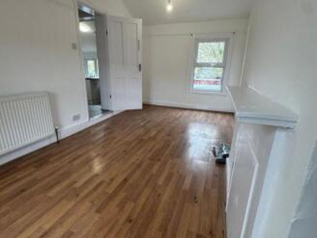 Flat for rent in Cat Hill