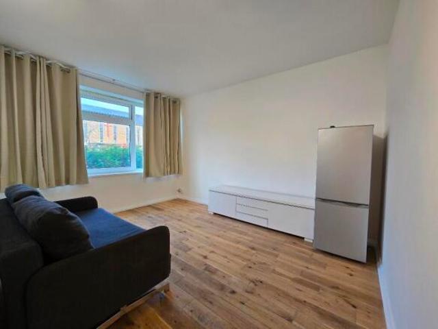 Flat for rent in Cat Hill