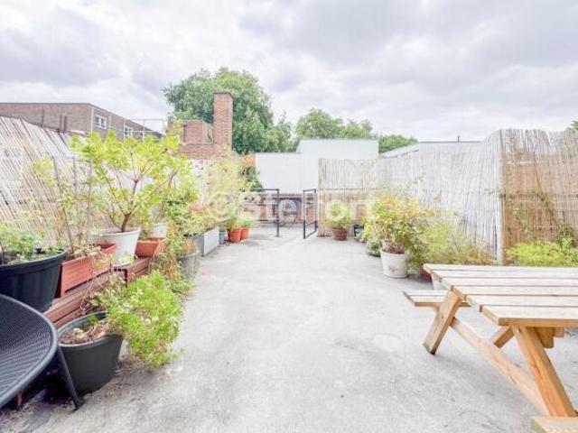 Flat for rent in Cat Hill
