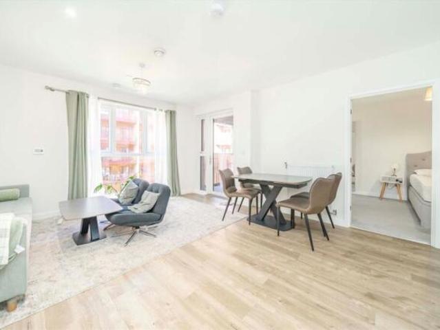 Flat for rent in Brentford, Greater London