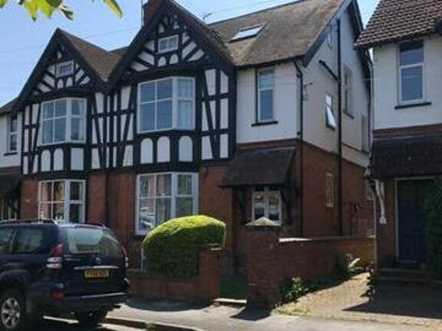 House for rent in Abbey End, Green Close