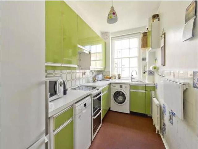 Flat for rent in Cat Hill, England