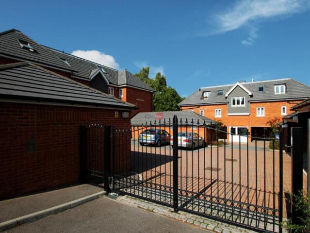 Flat for rent in Chatham