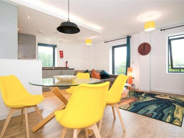 Flat for rent in Brentford End, Greater London