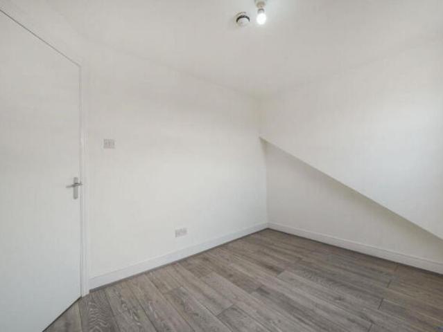 Flat for rent in Cat Hill, England