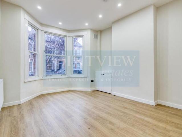 Flat for rent in Cat Hill