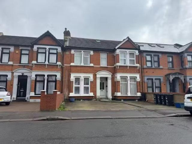 House for rent in Seven Kings, Greater London