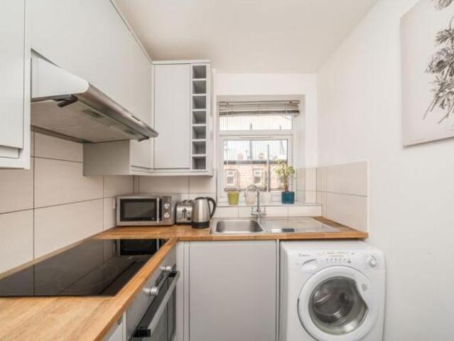 Flat for rent in Southfields, Greater London