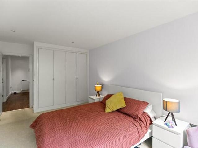 Flat for rent in Cat Hill
