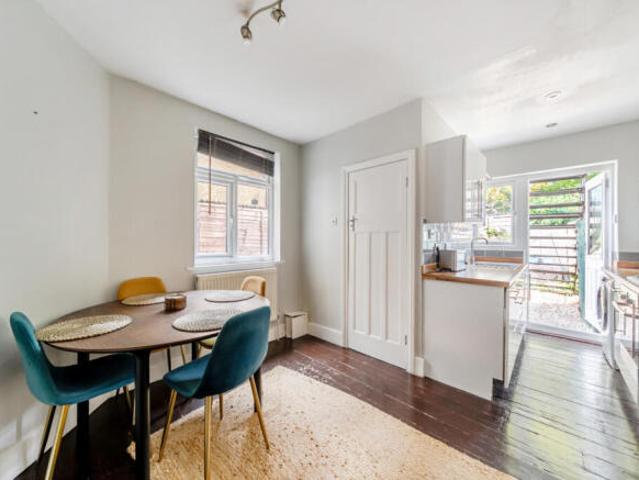 Flat for rent in Cat Hill