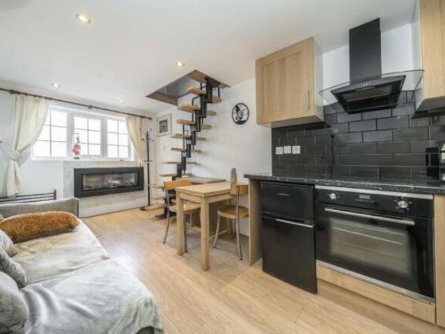 Flat for rent in Southgate, Greater London