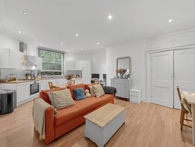 Flat for rent in Cat Hill