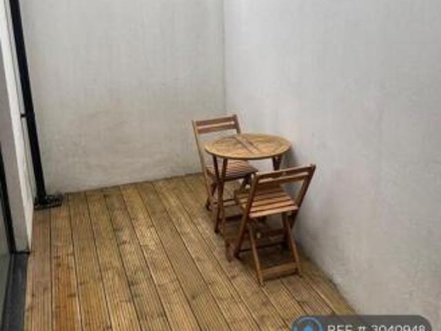 Flat for rent in Cat Hill