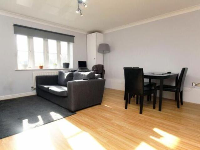 Flat for rent in Brentford End, Greater London