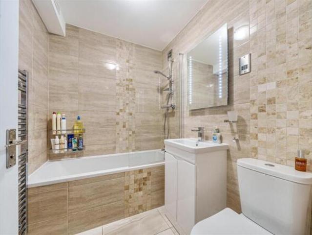 Flat for rent in Kingston Upon Thames, Greater London