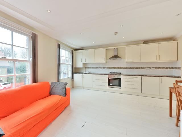 Apartment for rent in London Borough of Merton, Merton Park