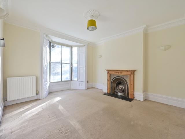 Apartment for rent in London Borough of Merton, Merton Park