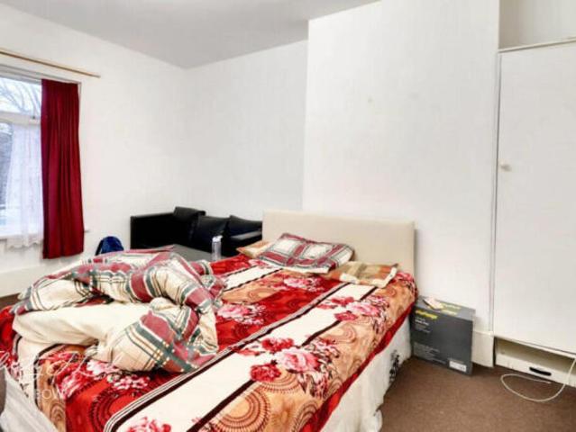 Flat for rent in Chapel End, Greater London