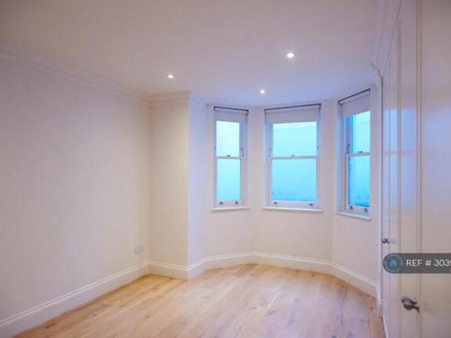 Flat for rent in Cat Hill