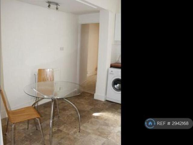Flat for rent in Cat Hill