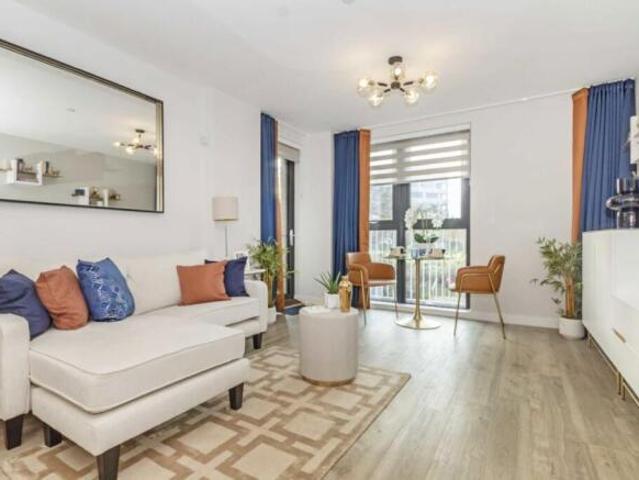 Flat for rent in Acton, Greater London