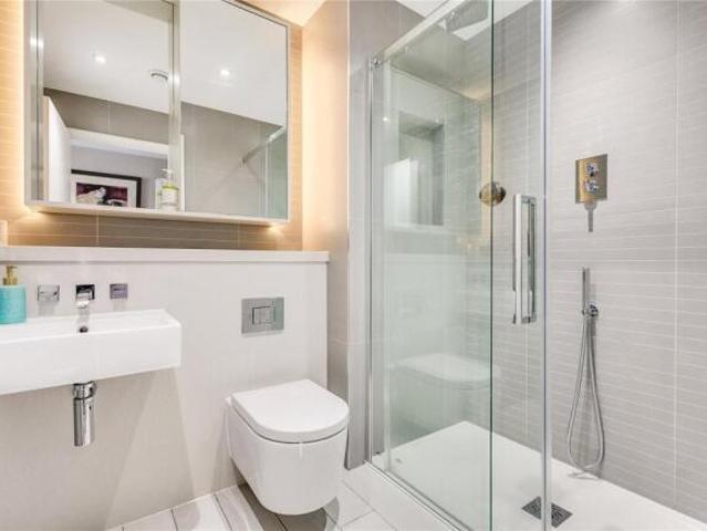Flat for rent in South Lane, West Yorkshire