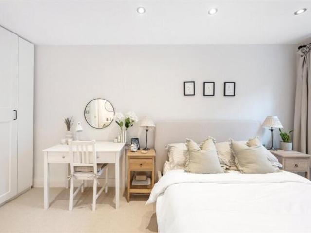 Flat for rent in Cat Hill