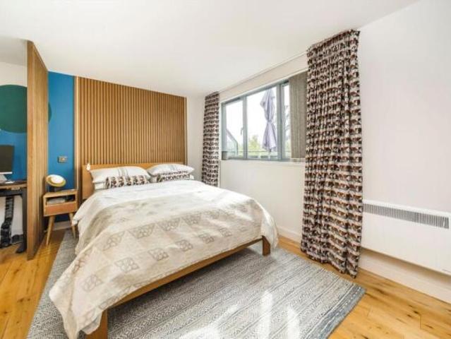 Flat for rent in Acton, Greater London