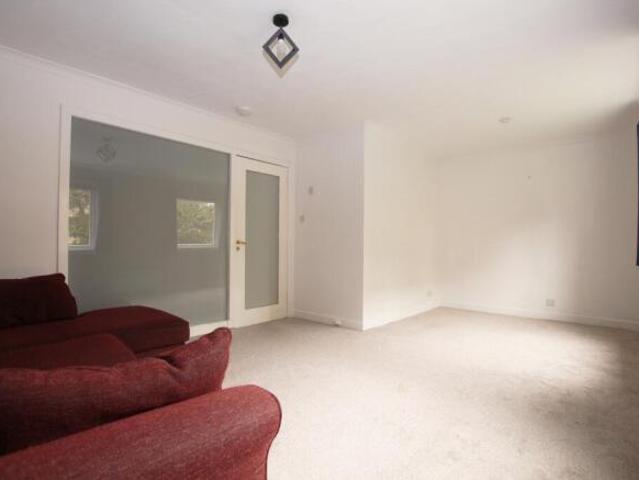 Flat for rent in Broomhill, Scotland
