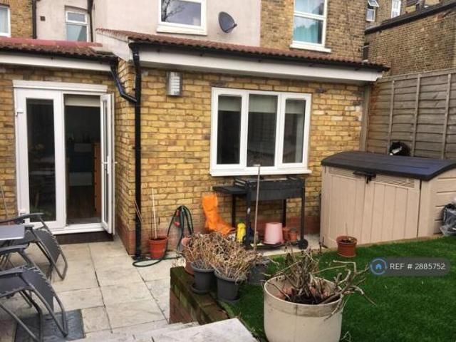 Flat for rent in Cat Hill