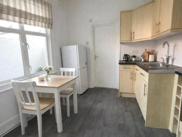 Flat for rent in Cat Hill, England